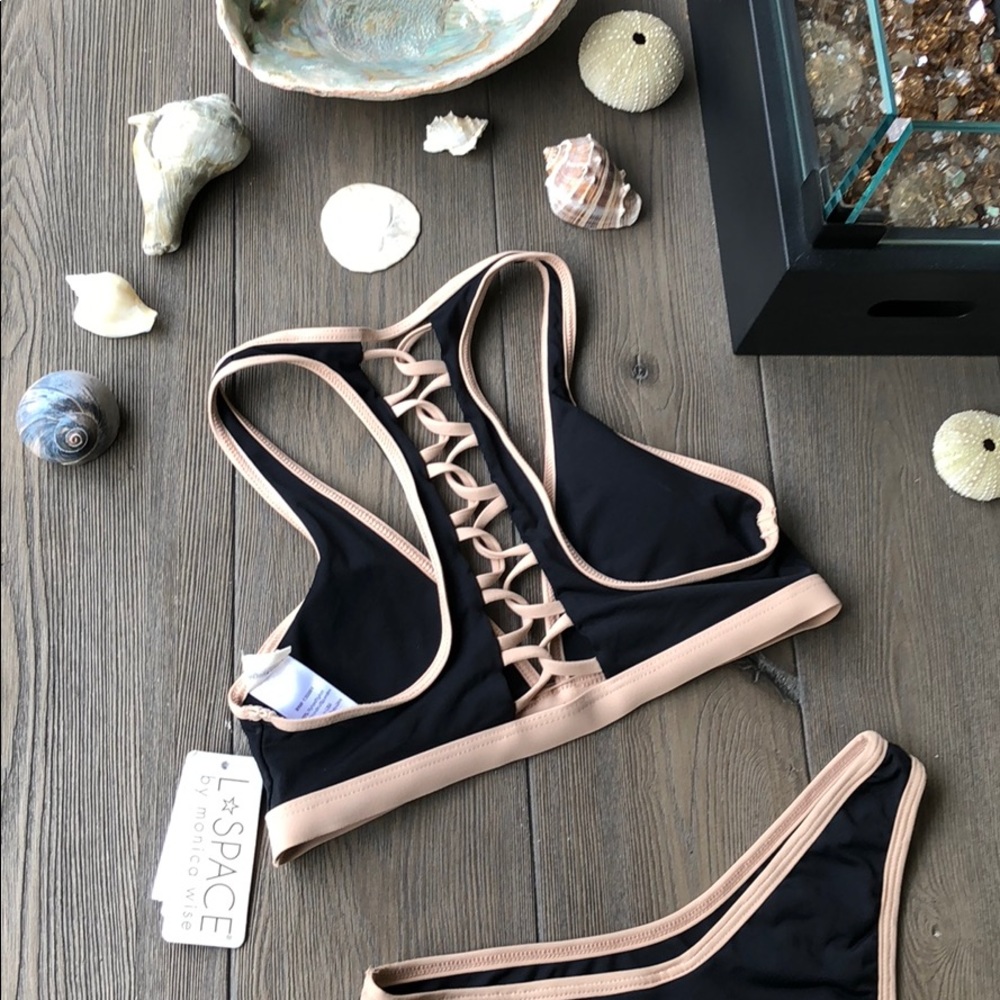 L space bikini - Picture 6 of 7